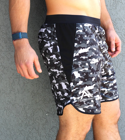 Men's work out shorts with zipped pockets